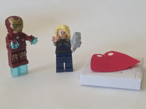 LEGO 6869 - Super Heroes - Iron Man with Circle on Chest  And Thor Mini Figure