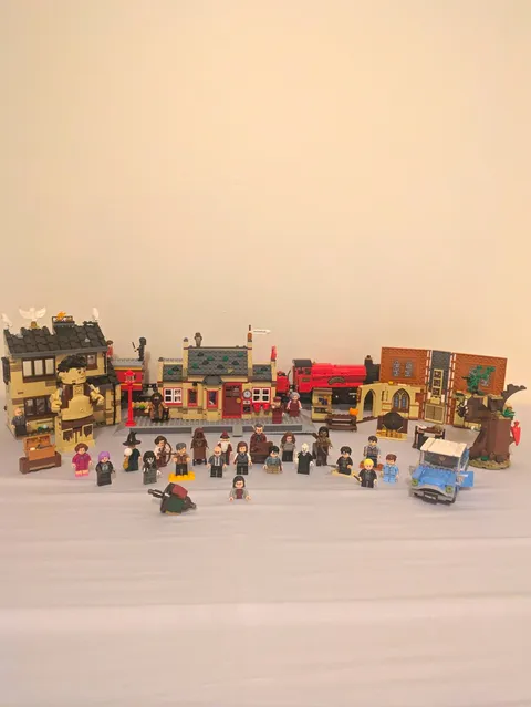 LEGO Harry Potter HUGE LOT Hogwarts Express Hogwarts Sets 30+ Minifigures