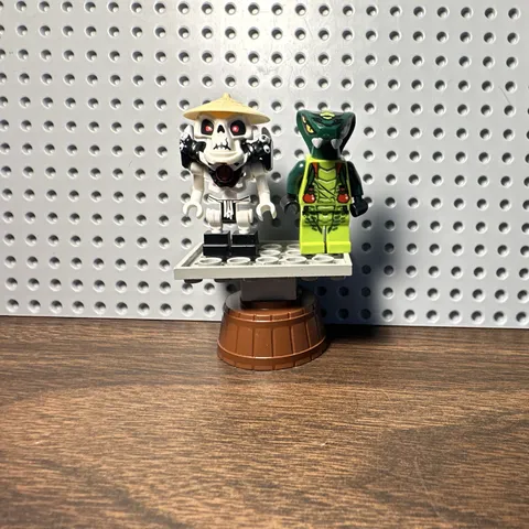 LEGO Minifigure Lot of 2 Ninjago Wyplash and Spitta with vials