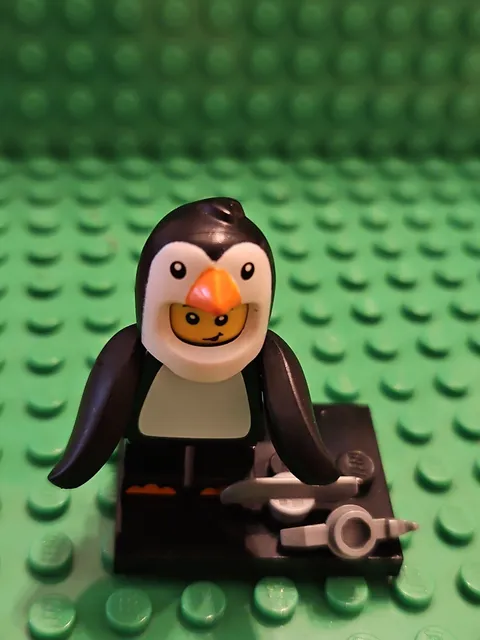 LEGO Series 16 Penguin Suit Boy Guy Minifigure 71013 Complete
