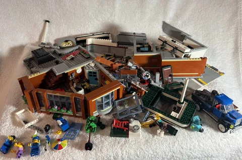 LEGO CREATOR: Corner Garage (10264) Parts Lot!