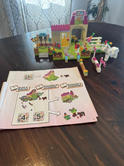 Lego Juniors Easy to Build 10674 Pony Farm, Box