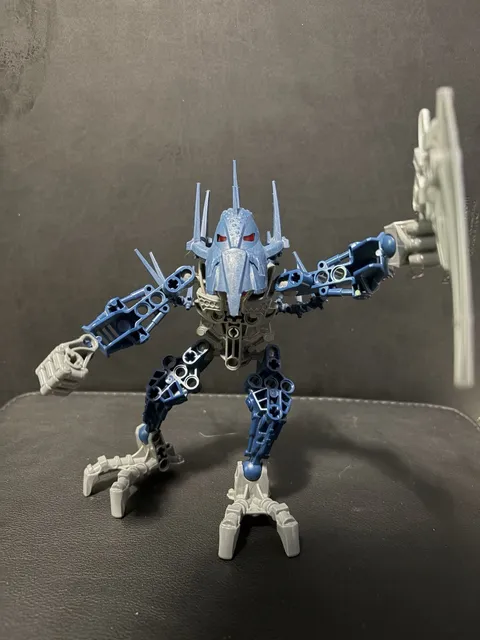 LEGO BIONICLE: Piraka (7137) Complete With Small Damage On Sword
