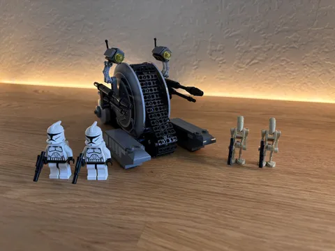 LEGO Star Wars 7748 Corporate Alliance Tank Droid Clone Wars 2009