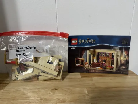 LEGO Harry Potter: Hogwarts Gryffindor Dorms (40452)