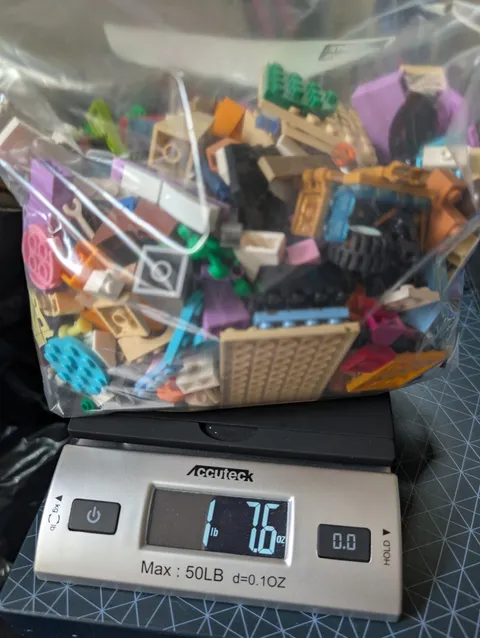 Random Mixed Bag of LEGO Bricks. 1.76 LBS Bulk Lot.
