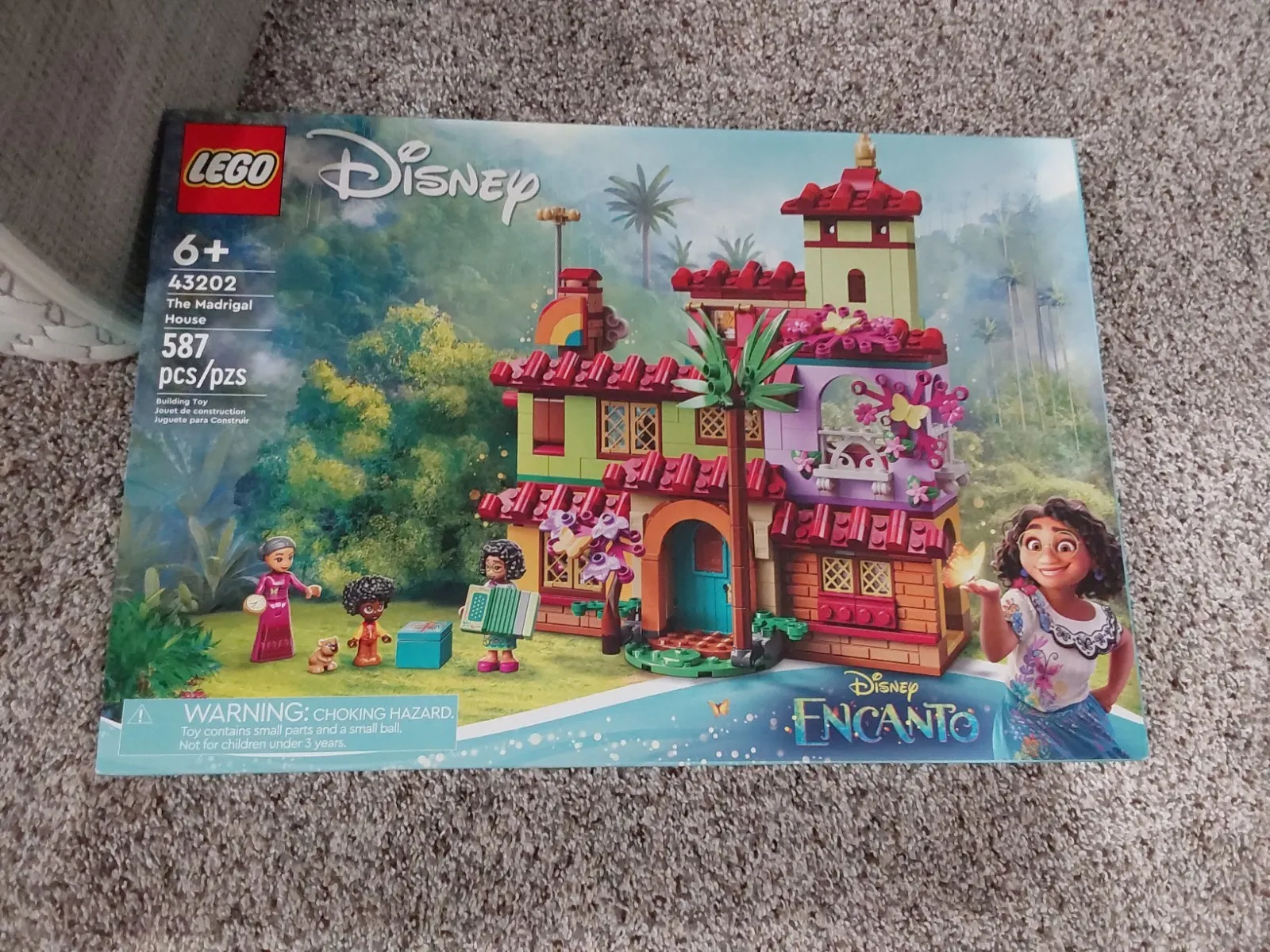 DISNEY ENCANTO LEGO SET 43202 "THE MADRIGAL HOUSE" 587 PIECES NEW IN BOX!
