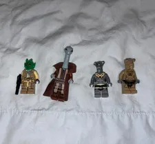 LEGO Star Wars Minifigure Lot of 4 Alien Figures w/ Blaster Accessory
