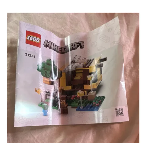 LEGO Minecraft The Bee Cottage 21241 Illustrated Instruction Manual