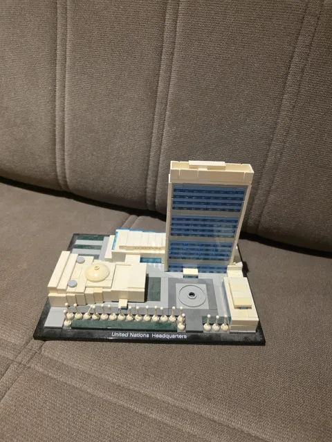 LEGO 21018 Architecture United Nations Headquarters No Box or Manual