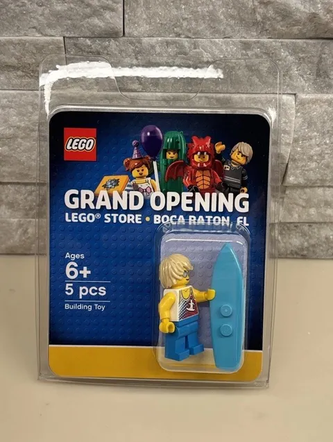 10/19/19 LEGO STORE GRAND OPENING MINIFIGURE BOCA RATON ,FL