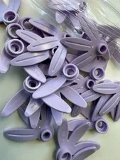 LEGO- NEW- #7264- LAVENDER-PLATE PLANT ROUND/1 X 1-3 THIN LEAVES-5 PIECES