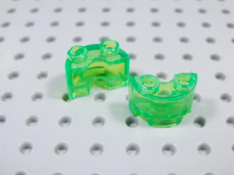 LEGO Lot of 2 Trans Bright Green 1x2x1 Half Cylinder Panels BT