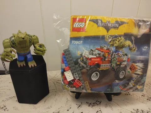 LEGO Batman Movie Killer Croc Minifigure 70907 with Incomplete Set
