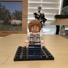 LEGO Minifigure Jurassic world Gray Mitchell slight scratch on both faces