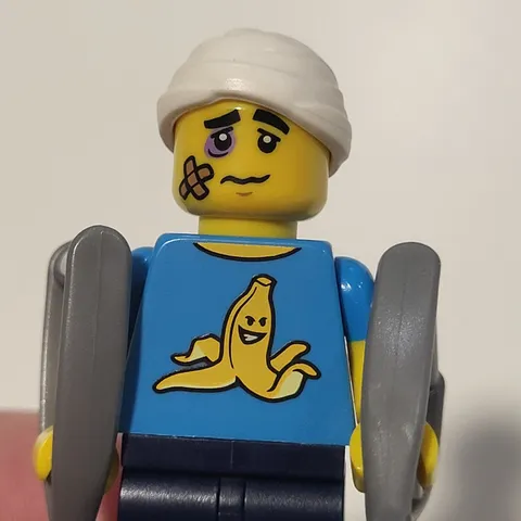 LEGO Clumsy Guy Minifigure   col231 CMF Series 15  Retired Adult Owned 
