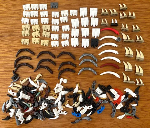 LEGO LOT OF 230 ASSORTED SIZES CLAWS HOOKS TEETH FANGS