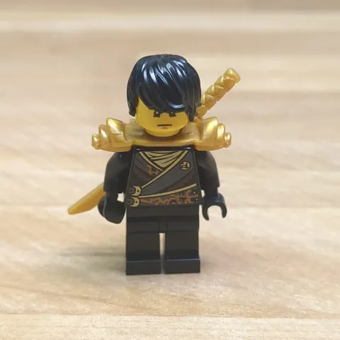 LEGO Ninjago Minifigure – Cole Golden Armor – Legacy Black Ninja – Authentic