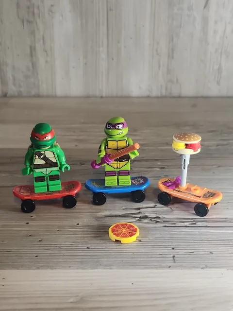2 Lego /Megablox Teenage Mutant Ninja Turtles With Parts 