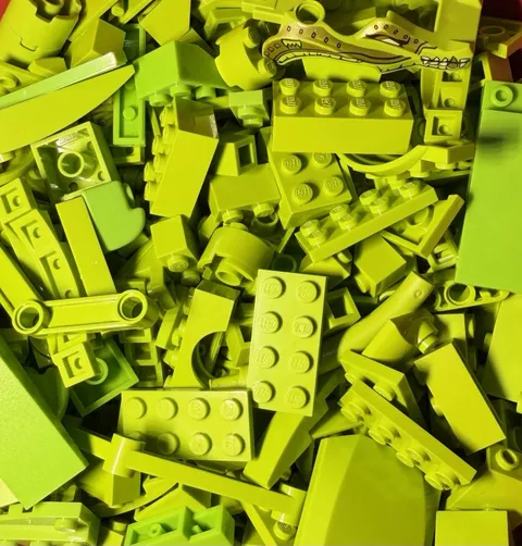 LEGO Light Green 1/2lb Mixed Bricks and Pieces *CLEAN*