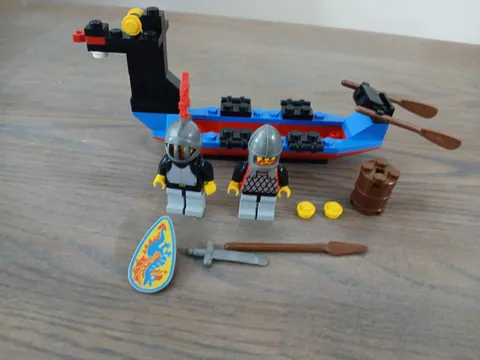 LEGO Castle: Black Knights Boat (1547) Complete w Minifigures