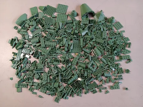 LEGO BULK LOT OF 600 SAND GREEN PLATES BRICKS TILES & SPECIALTY PIECES