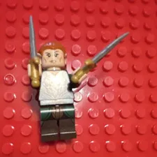 LEGO Plastic Tauriel w/ Long Reddish Brown Hair & 2 Gray Daggers