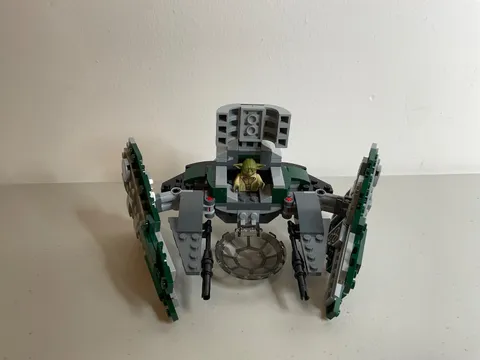 LEGO Star Wars: Yoda's Jedi Starfighter (75360) | Pre-Built