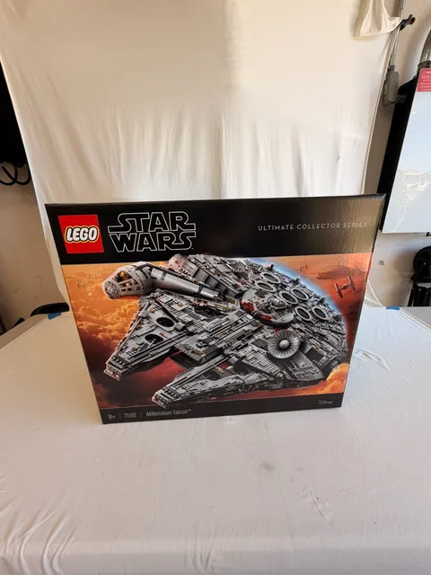 🚀 LEGO 75192 Millennium Falcon Sealed Retired UCS Star Wars Collector Set