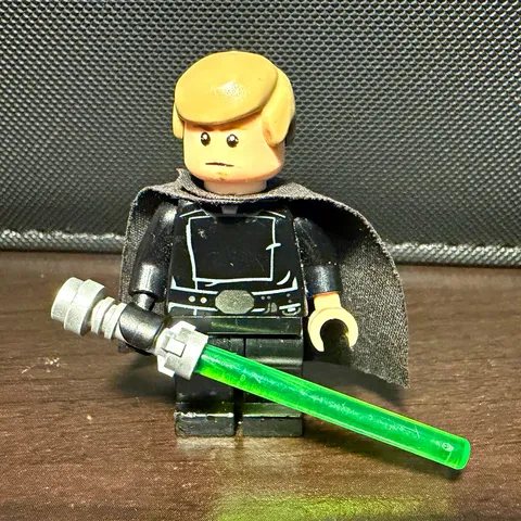 LEGO Star Wars Jedi master Luke Skywalker w/ Cape and Green Lightsaber