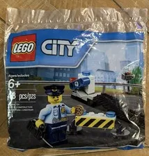 LEGO City Policeman With Cookie and Stinger Polybag 40175 SEALED in bag