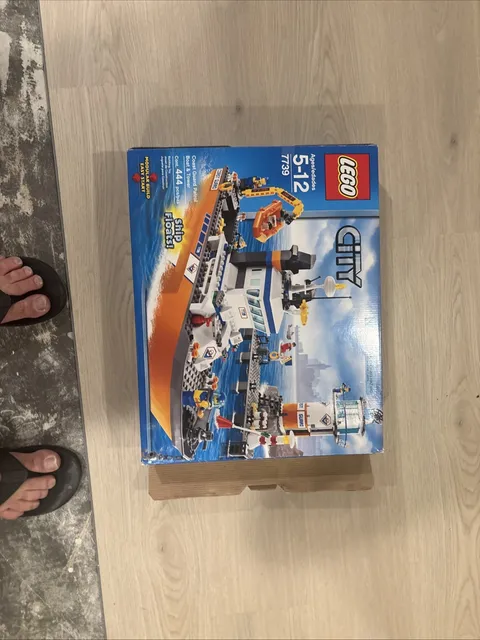 LEGO CITY: Coast Guard Patrol Boat & Tower (7739) Missing Pieces