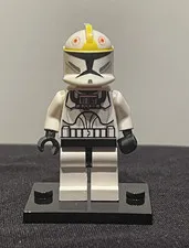LEGO Star Wars Clone Trooper Pilot (Phase 1) - Yellow Markings, Large Eyes