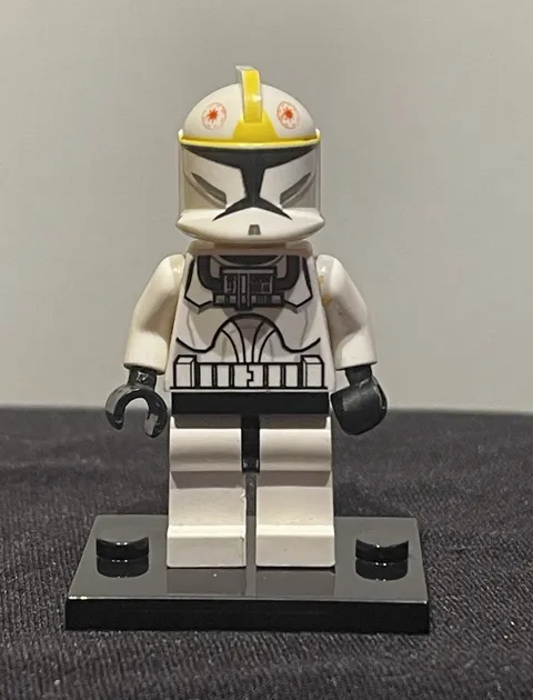 LEGO Star Wars Clone Trooper Pilot (Phase 1) - Yellow Markings, Large Eyes