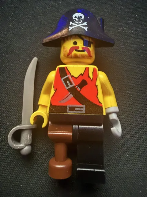 Vintage LEGO Captain Redbeard Ironhook Minifigure pi023 Pirates Complete Sword