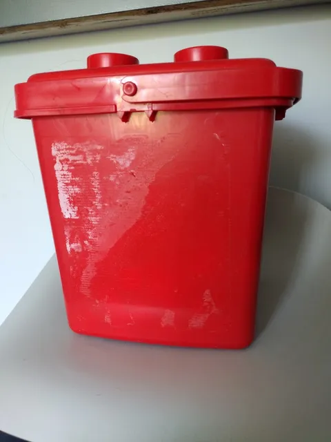 Vintage Lego Bucket 1987 Storage Container w Lid And Random Old Legos 2.8 Lbs