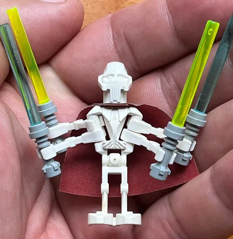 LEGO Star Wars 2005 General Grievous  w/Cape + 4 Lightsabers 7255