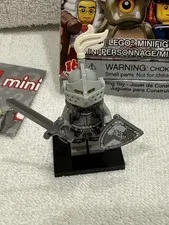 LEGO Minifigure Series 9 Heroic Knight shield Helmet Sword plume Leaflet