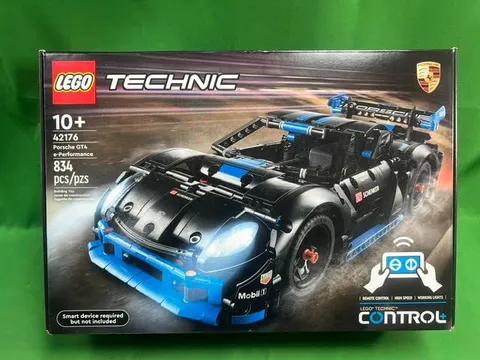 LEGO TECHNIC: Porsche Gt4 E-Performance Race Car (42176) NEW (e18)