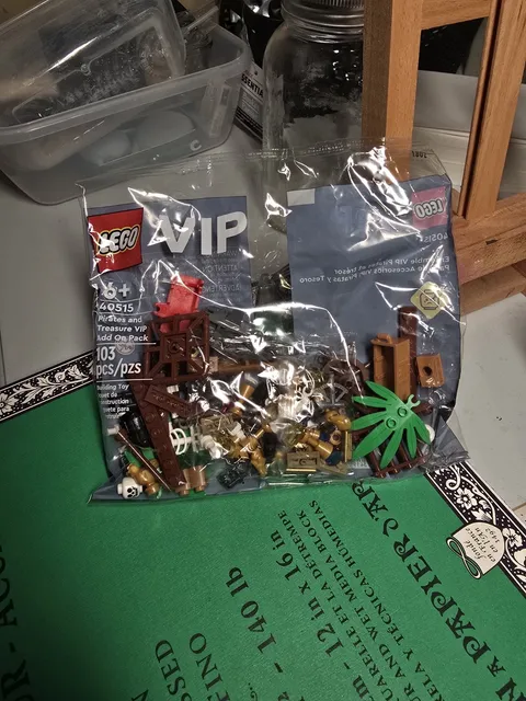 LEGO VIP Pirates And Treasure Add On Pack (40515) New Sealed Retired Set