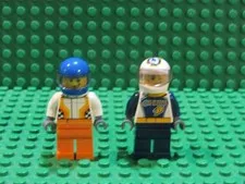 Lot of 2 Town CITY LEGO Minifigures 60151 Dragster Race Car Driver RC26