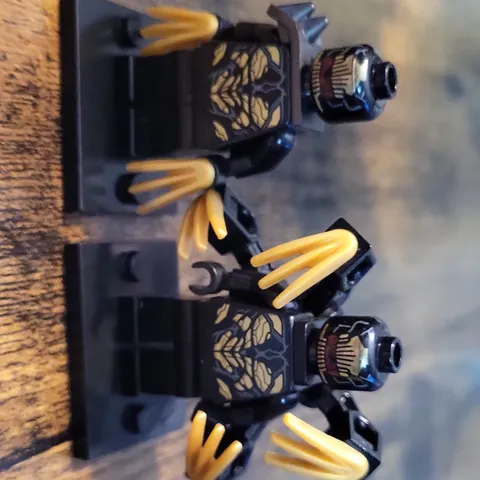 LEGO Minifigure Black Figure With Gold Claw Hand Accessories Plastic Lot of 2