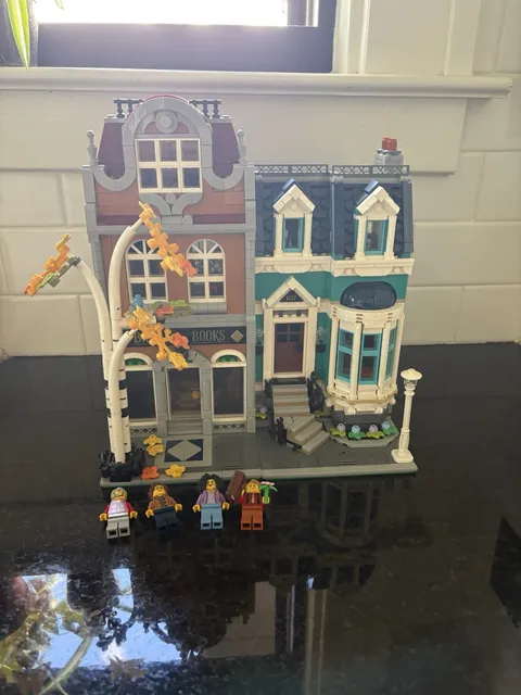 Lego Creator Bookshop 10270