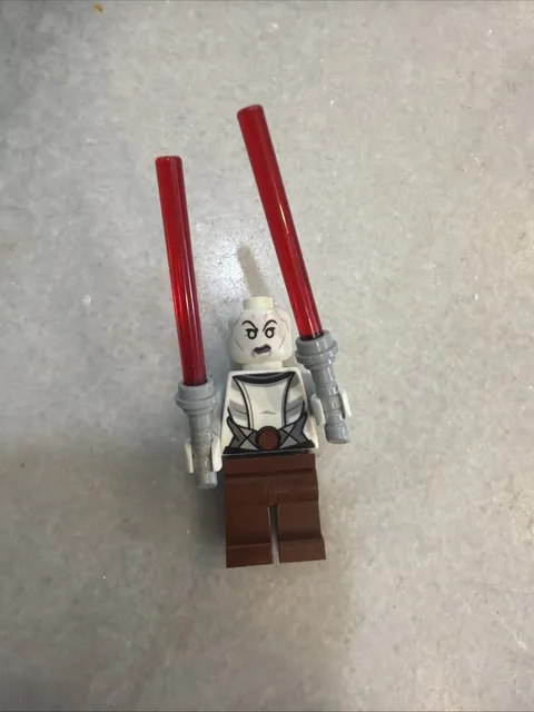 LEGO STAR WARS ASAJJ VENTRESS white torso both sabers RARE SW0615 75087