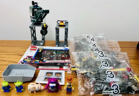 LEGO Toy Story: Trash Compactor Escape (7596) Incomplete READ !!!!