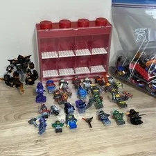 LEGO NEXO KNIGHTS 24 Minifigures & Accessories Alot of RARE Parts, Display Case
