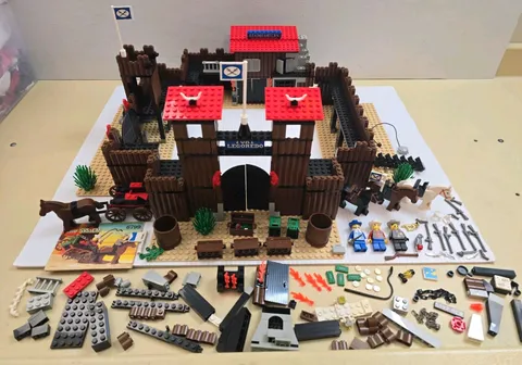 Lego 6769 Fort Legoredo Vintage 90% Complete With Parts for Extra Western Sets