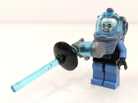 LEGO Mr. Freeze Minifigure 76000 DC Super Heroes Batman Retired sh0049