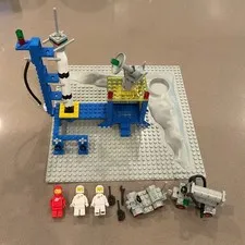 LEGO Space: Alpha-1 Rocket Base (483) Classic Complete But 1 Color Swap