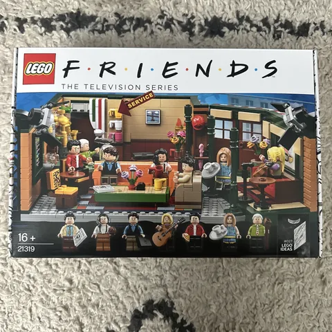 LEGO Ideas Friends Central Perk 21319 NIB Retired Set